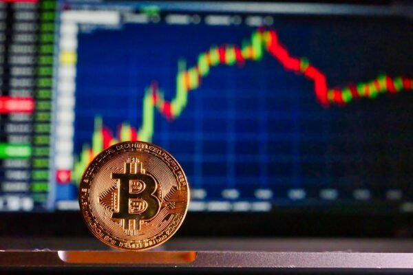 Navigating the Volatility: Tips for Managing Risks in the Cryptocurrency Market